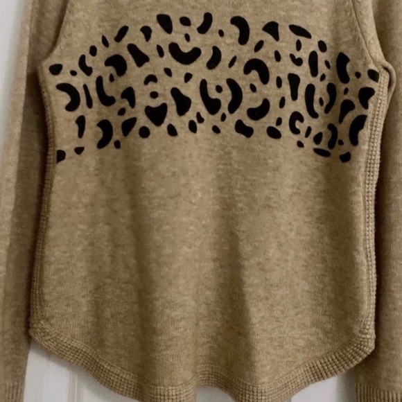 NEW! Women’s Boutique Taupe Cowl Neck Animal Print Sweater M - Picture 8 of 9